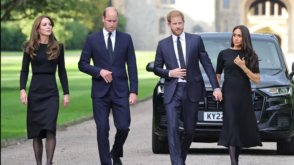 Príncipes William e Harry com Catherine e Meghan cumprimentam os enlutados