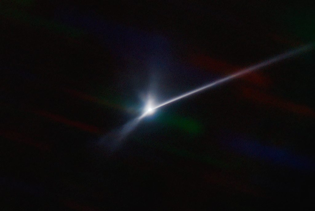 Trilha maciça de detritos da colisão do DART com o asteróide Demorphos capturado pelo telescópio SOAR