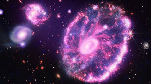 Os dados de raios-X do Chandra contribuíram para as explosões na imagem do Telescópio Webb da Galáxia Cartwell Wheel.