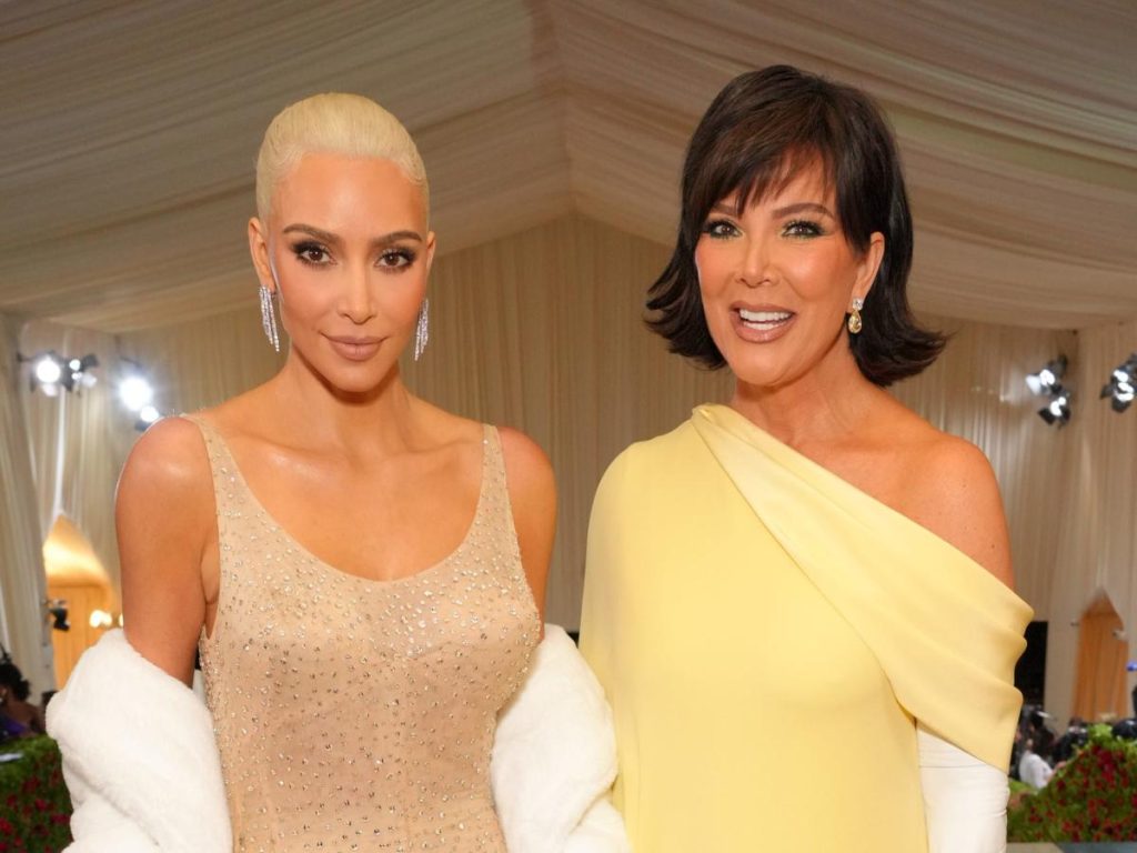 Kim Kardashian pediu ao médico de Kris Jenner para salvar seus ossos durante a cirurgia para fazer joias com eles