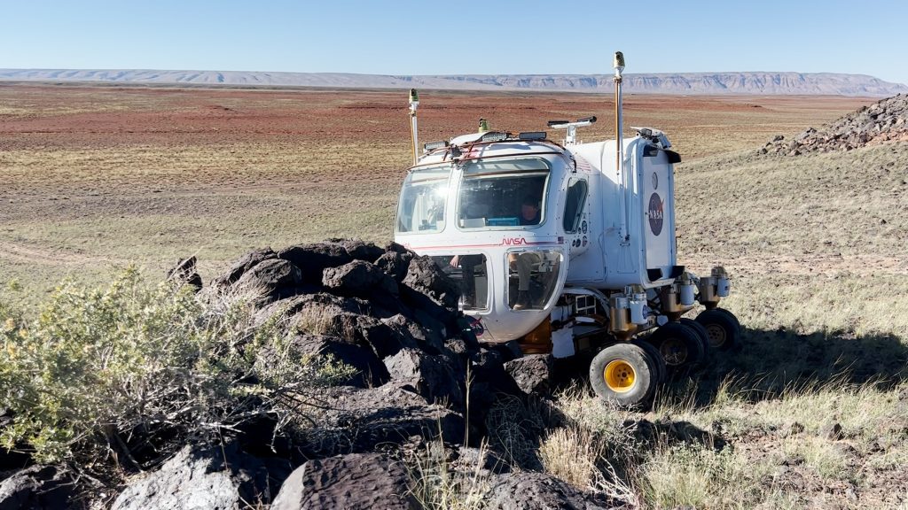 Cientistas da NASA estão trabalhando em missões terrestres em preparação para devolver as botas americanas à lua