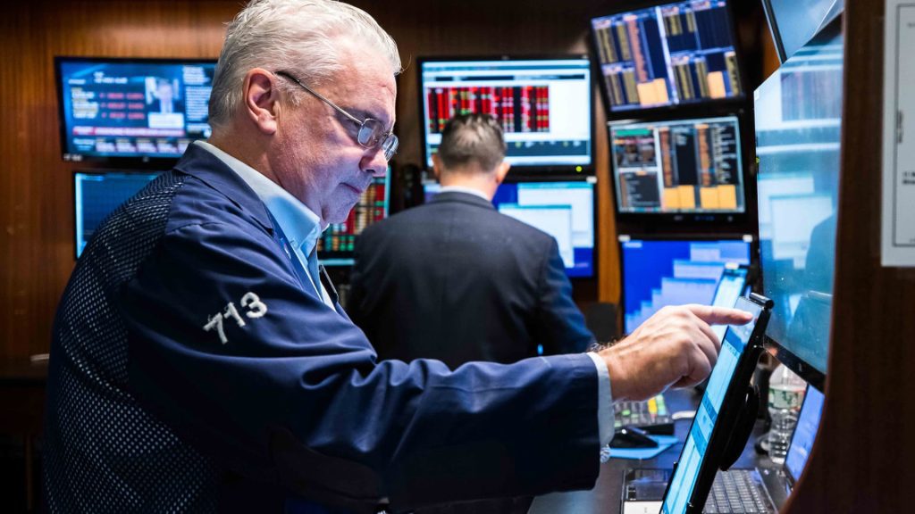 Dow Jones salta mais de 200 pontos após relatório do PIB superar expectativas