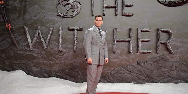 Liam Hemsworth substitui Henry Cavill na 4ª temporada de 'The