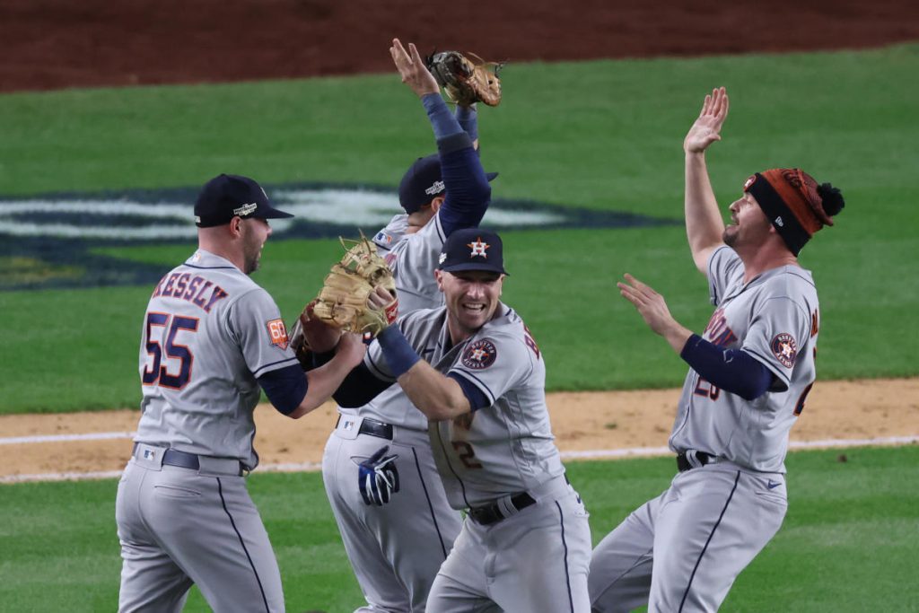 Astros vencem Yankees no jogo 4 da ALCS, uma varredura completa para chegar ao 4º Campeonato Mundial em 6 temporadas