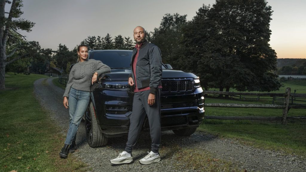 Derek Jeter promove SUV Jeep Grand Wagoneer