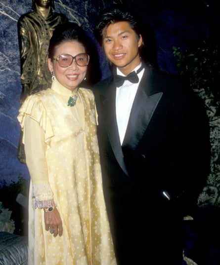 Sylvia Wu e o ator Dustin Nguyen participam do California Institute for Cancer Research no Epicurean Gala de 1988