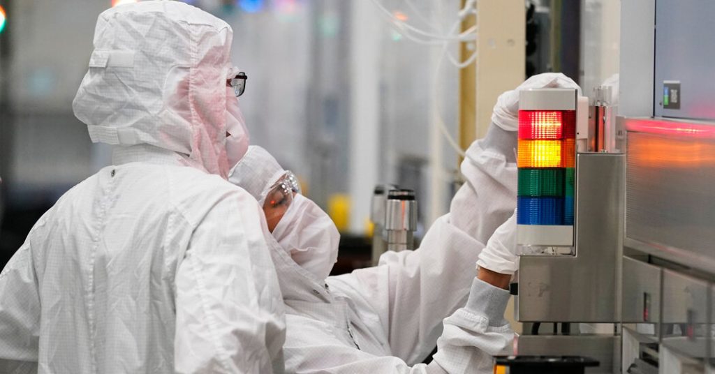Micron promete até US$ 100 bilhões para fábrica de semicondutores em Nova York