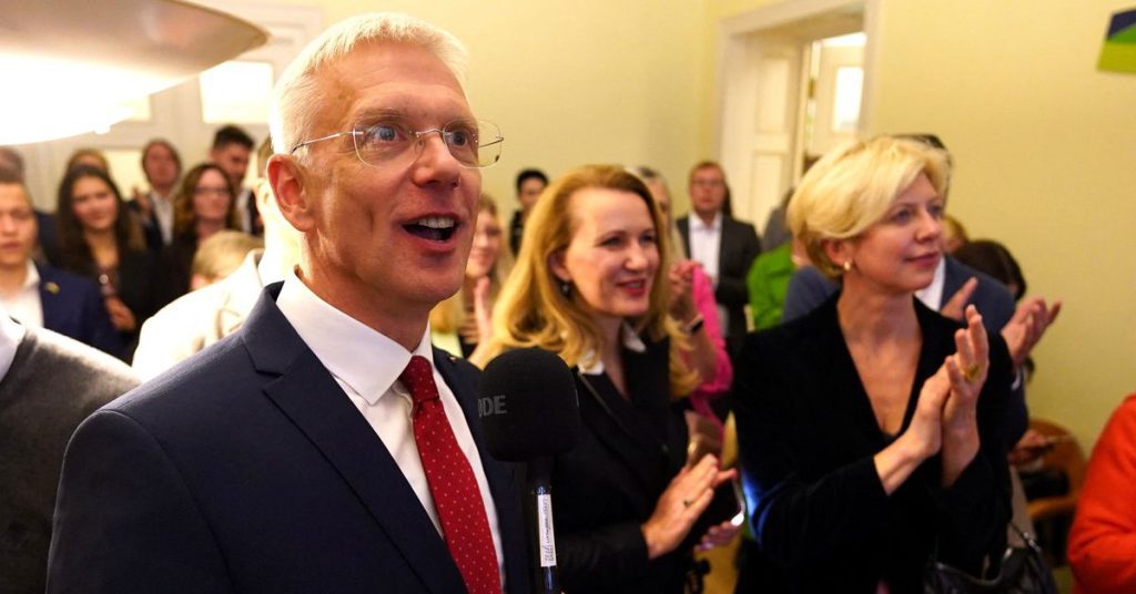 Pesquisas de opinião mostram o partido Nova Unidade do primeiro-ministro letão liderando a votação