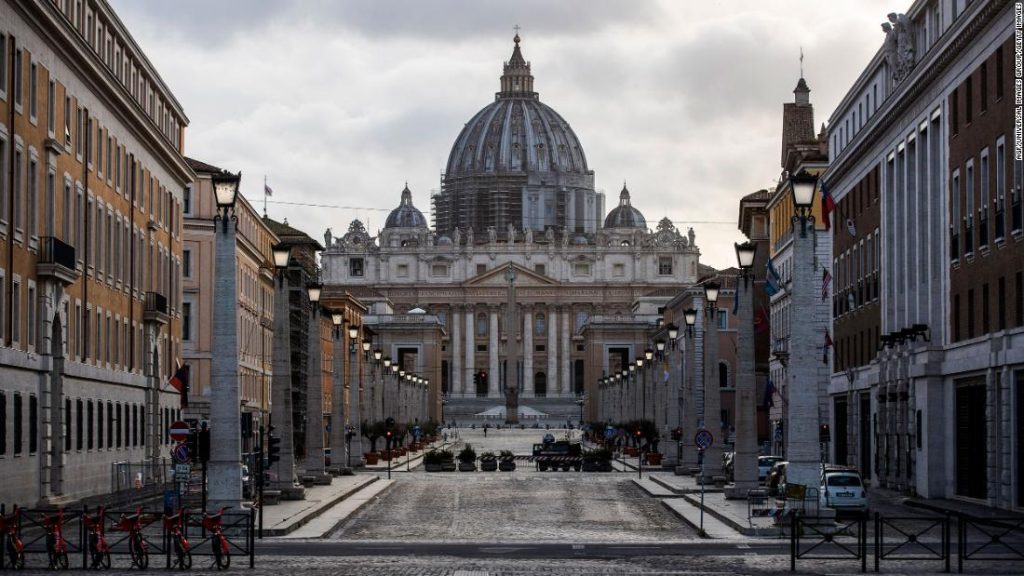 Turista americano quebra duas estátuas nos Museus do Vaticano