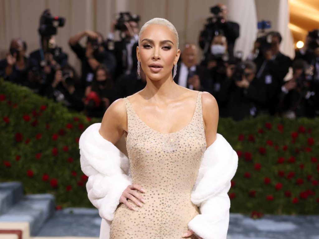 Kim Kardashian diz que Ripley pegou o vestido de Marilyn Monroe de volta depois que não coube em seus quadris na primeira vez que ela o experimentou