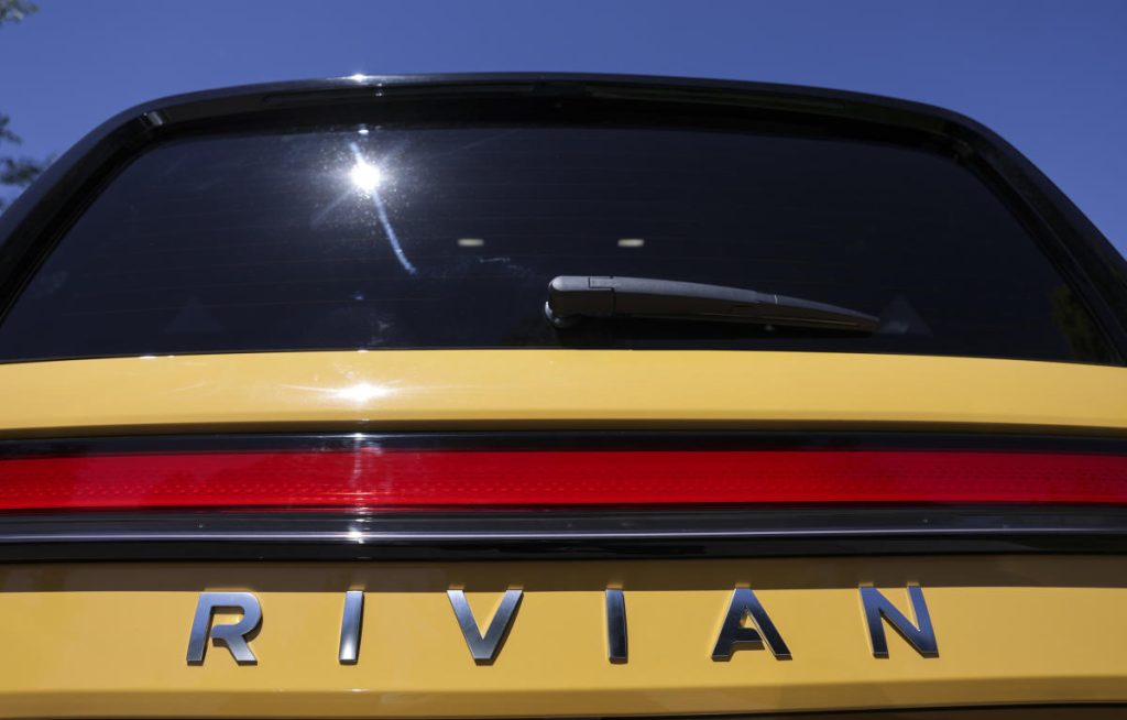 As ações da Rivian subiram após a fabricante de EV reafirmar sua perspectiva de produção e relatar perdas mais estreitas
