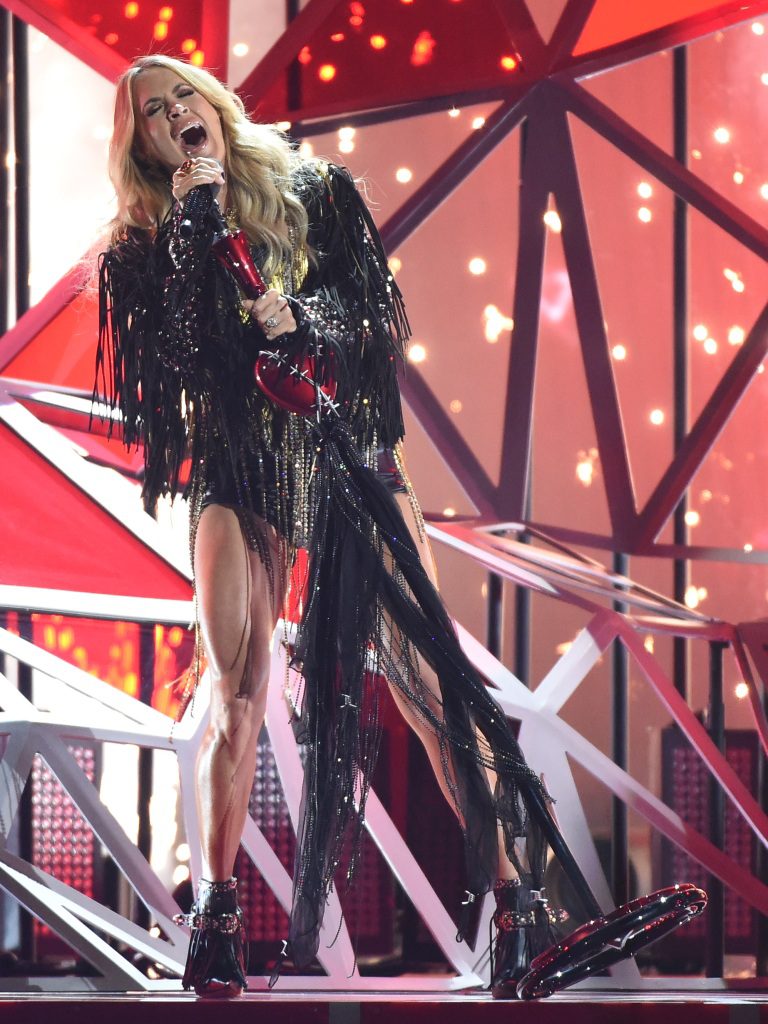 Carrie Underwood se apresenta no CMA 2022