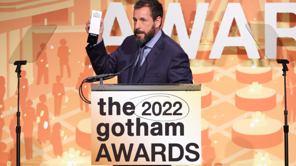 Adam Sandler permite que suas filhas escrevam um discurso selvagem no Gotham Awards – Rolling Stone