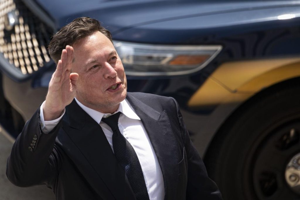 Musk vende mais um lote de ações da Tesla apesar de prometer parar