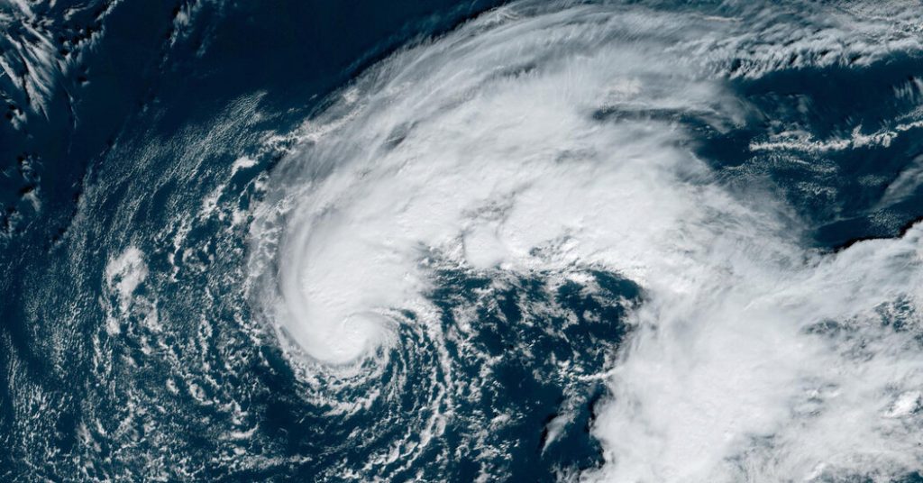 Tempestade tropical Martin se transforma em furacão na quarta-feira
