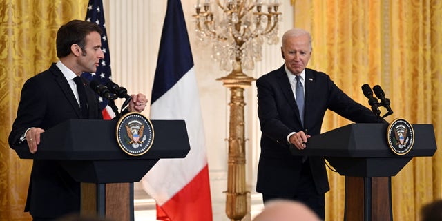 O presidente dos EUA, Joe Biden, e o presidente da França, Emmanuel Macron, realizam uma coletiva de imprensa conjunta na Sala Leste da Casa Branca em Washington, DC, em 1º de dezembro de 2022. (Foto de Jim Watson/AFP) (Foto de Jim Watson/AFP via Getty Imagens) 