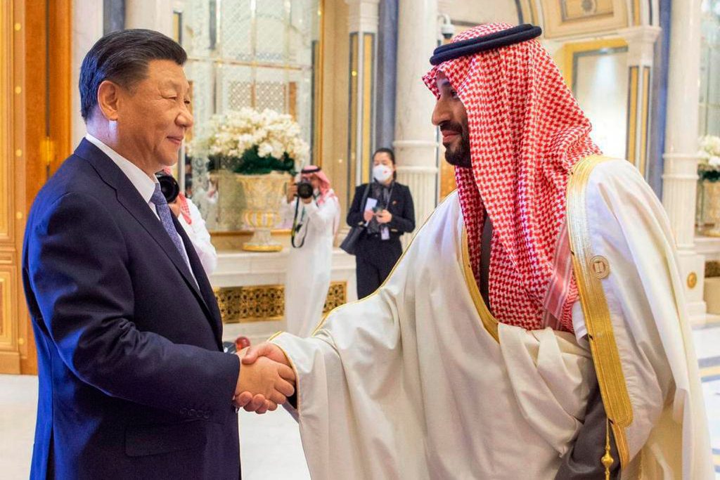 China pede que petróleo seja negociado em yuan na cúpula do Golfo na Arábia Saudita