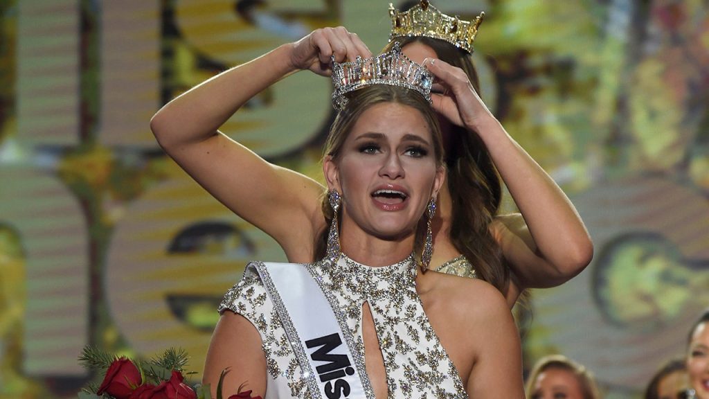 A vencedora do Miss America 2023, Miss Wisconsin Grace Stank, reflete sobre sua vitória chocante: 'Apenas uma bagunça absoluta'