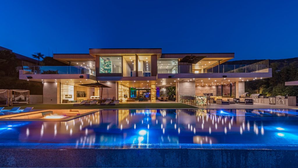 Interior da mansão em Malibu está à venda por US$ 58,8 milhões