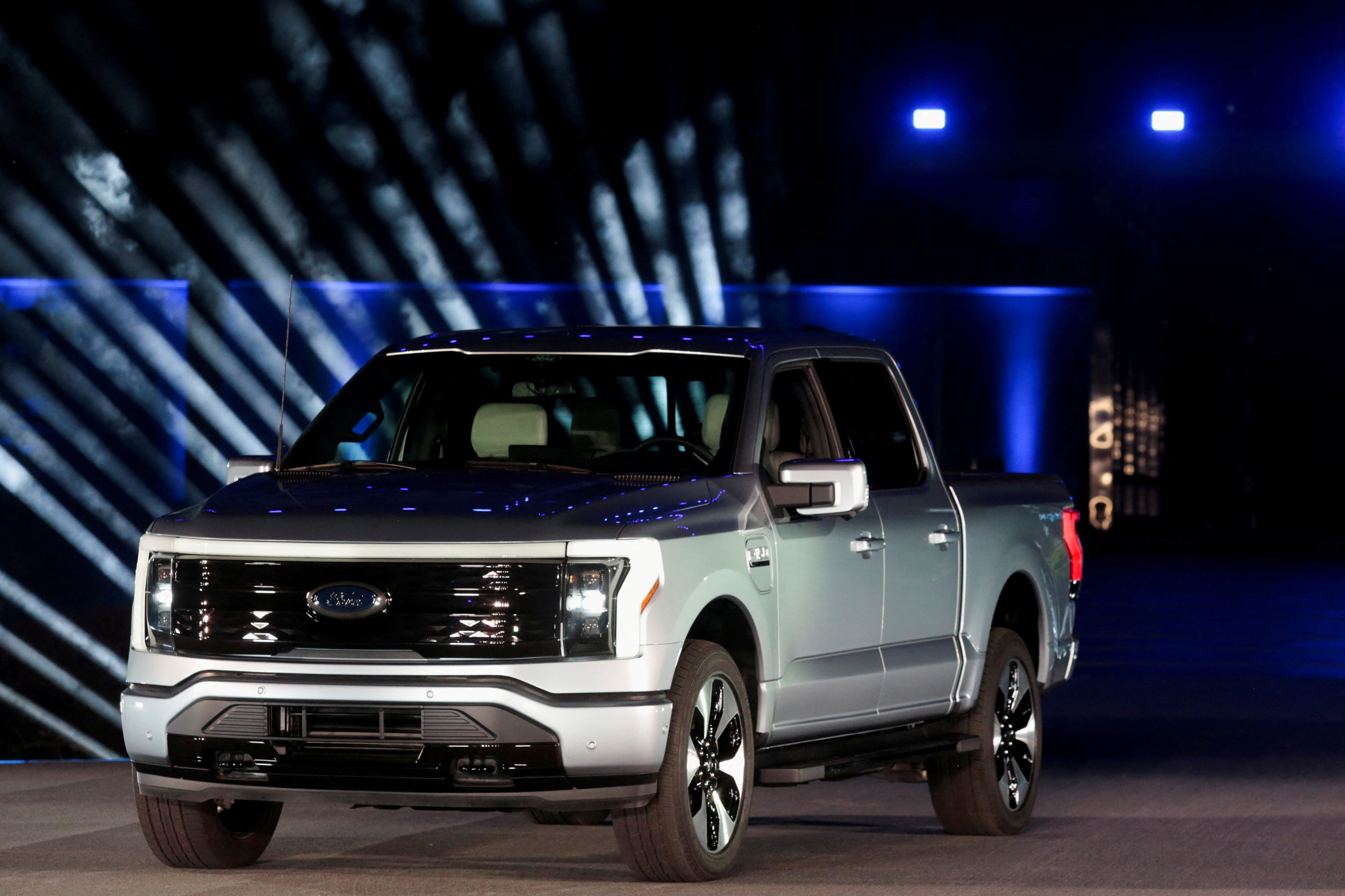 A picape Ford F-150 Lightning totalmente elétrica é apresentada em Dearborn