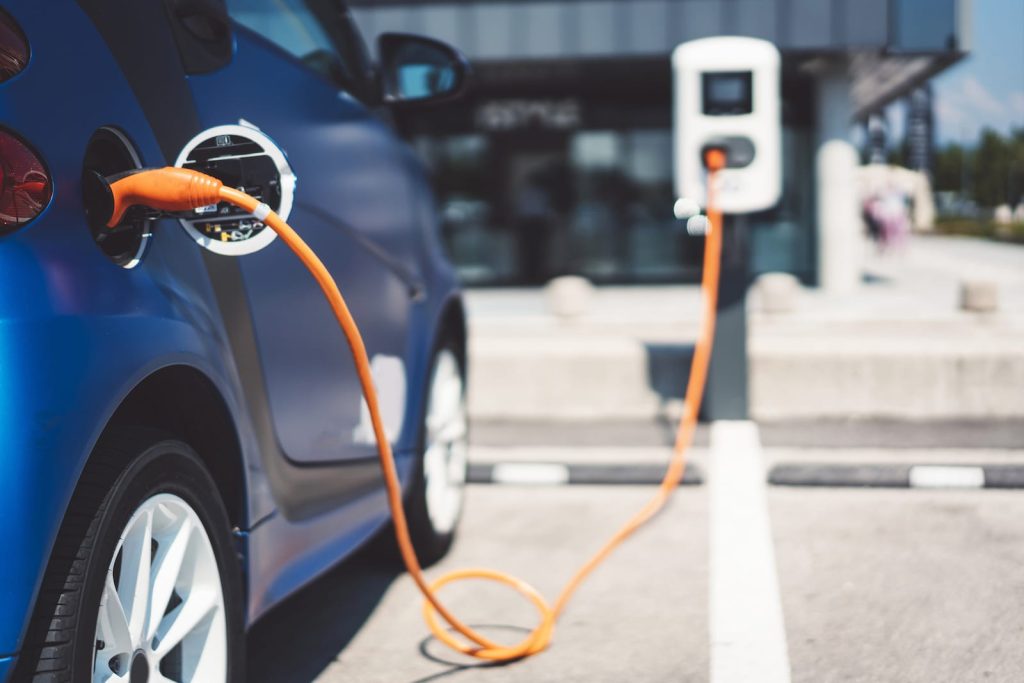 Os benefícios de custo desconhecidos de possuir um carregador de carro elétrico